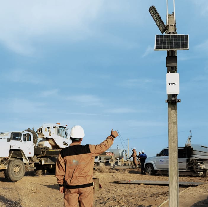 RAKwireless Solar Gateways enable reliable leak detection and equipment monitoring in remote oilfields in Uzbekistan.